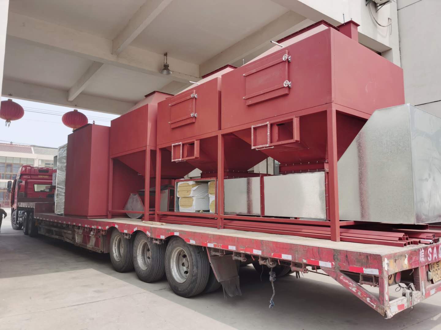 【揚(yáng)州綠之源環(huán)?！?0000m3/h風(fēng)量活性炭吸附+催化燃燒裝置裝車發(fā)貨