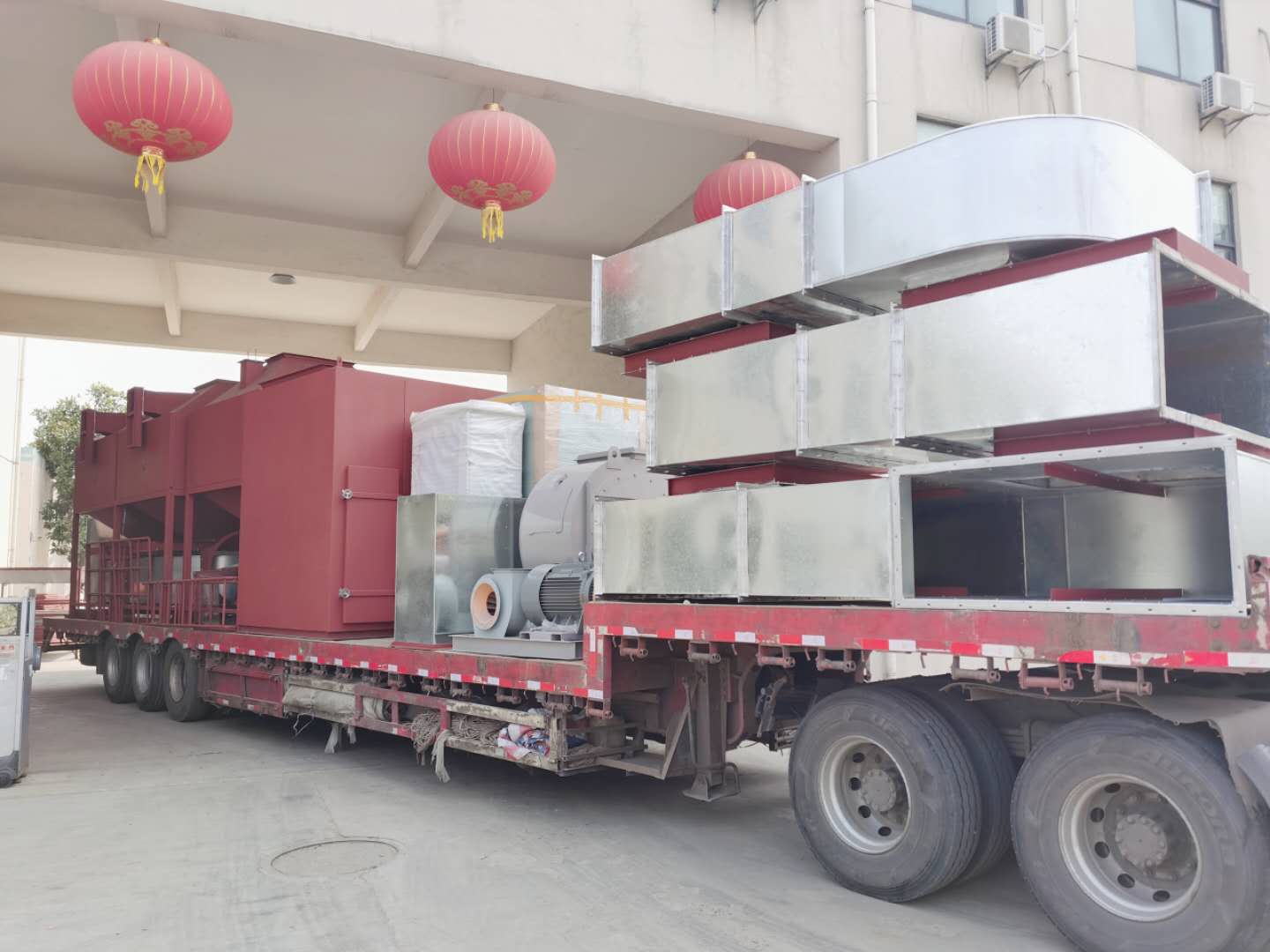 【揚(yáng)州綠之源環(huán)保】40000m3/h風(fēng)量活性炭吸附+催化燃燒裝置裝車發(fā)貨